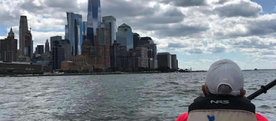 Manhattanskylinefromkayak (1)