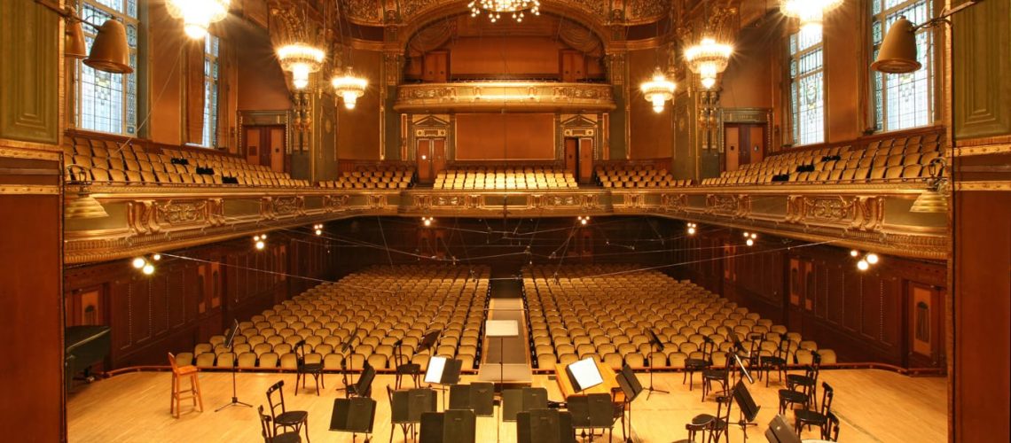Old,Auditorium,,Gold,And,Velvet,Decoration